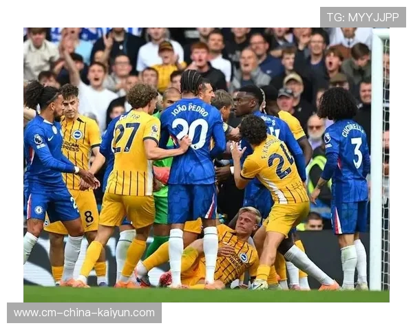 争议红牌改变战局，全场球迷怒吼