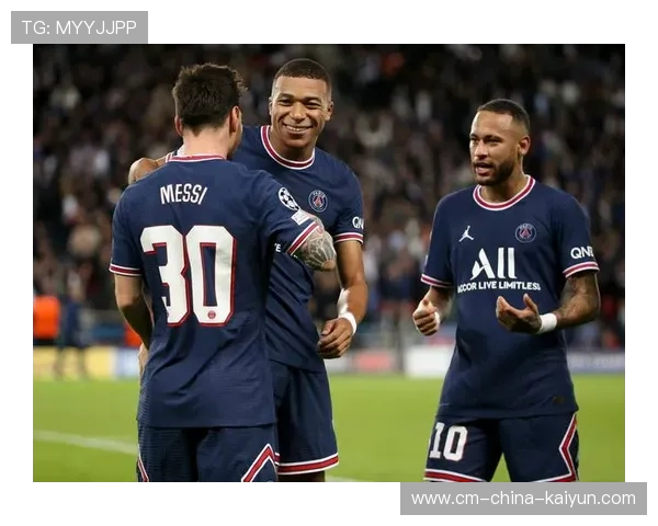 巴黎圣日耳曼中场抢断后迅速推进